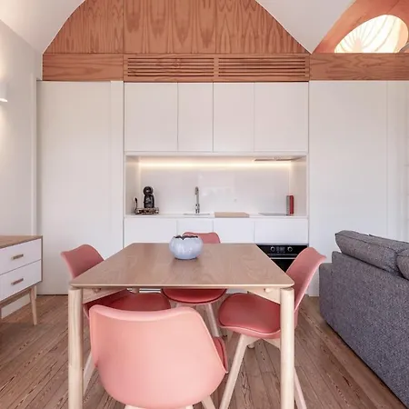 Apartamento Modern Flat With Balcony On Rua Flores - 5th Porto