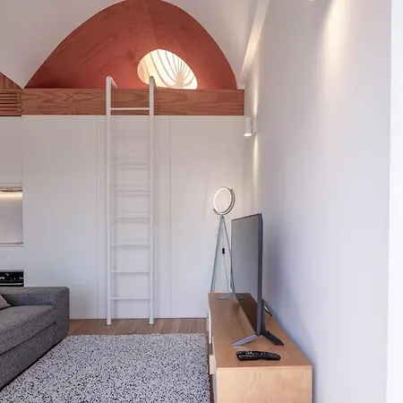 Modern Flat With Balcony On Rua Flores - 5th *