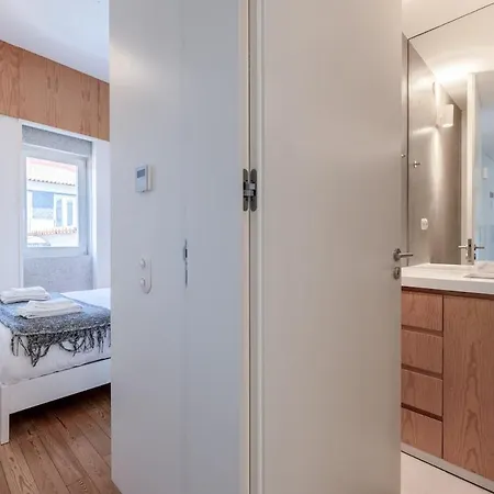 Modern Flat With Balcony On Rua Flores - 5th بورتو