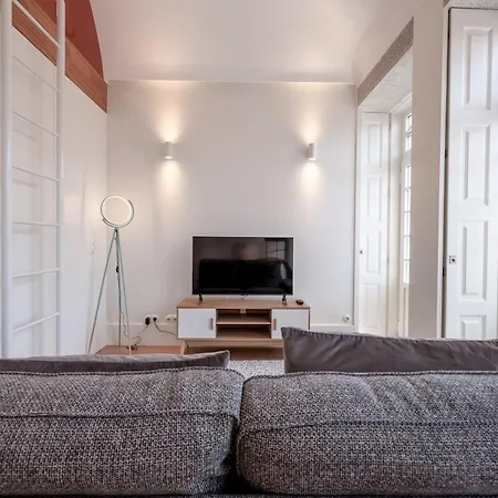 Modern Flat With Balcony On Rua Flores - 5th شقة *