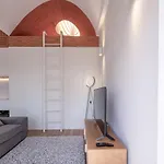 Modern Flat With Balcony On Rua Flores - 5th *