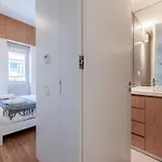 Modern Flat With Balcony On Rua Flores - 5th 波尔图