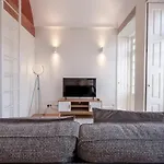 Modern Flat With Balcony On Rua Flores - 5th Apartman *