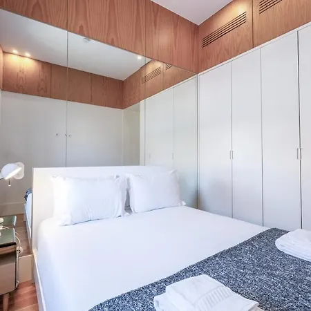 Modern Flat With Balcony On Rua Flores - 5th