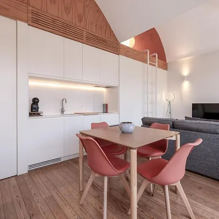 Modern Flat With Balcony On Rua Flores - 5th